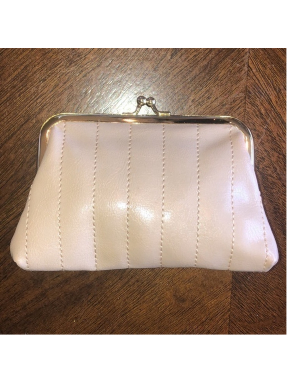 Gold Coast Vintage Cream Color Gold Tone Kiss Lock Change Purse Clutch
